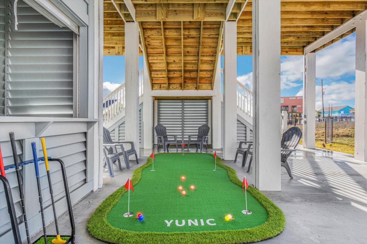 Luxury Beach House Glow In Dark Golf Game Room Bolivar Peninsula Exterior photo